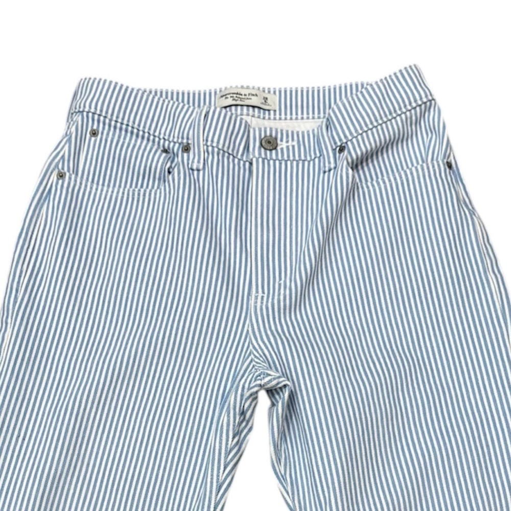 Abercrombie & Fitch Blue Striped 90’s Relaxed High Rise Jean Size 28/6S Short